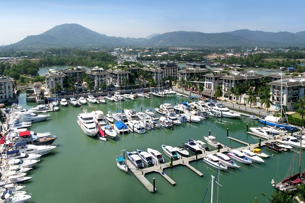 普吉皇家游艇碼頭（Royal Phuket Marina）